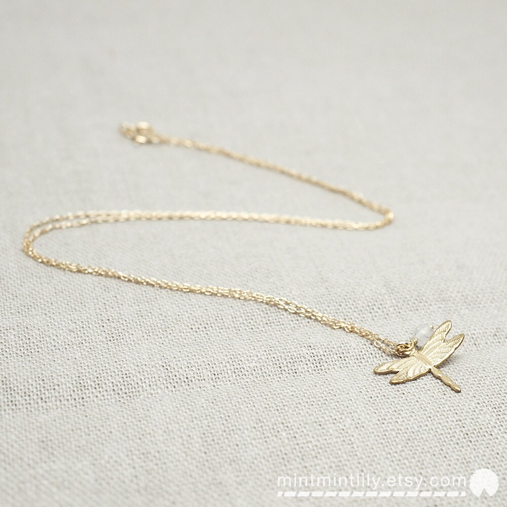 Zierliche 24K Gold Libelle Mit Ab Quarz Anhänger Halskette ~ 14K Filled Winzige Zierliche 24K Gold Libelle Mit Ab Quarz Anhänger Halskette ~ 14K Filled Winzige von mintmintlily