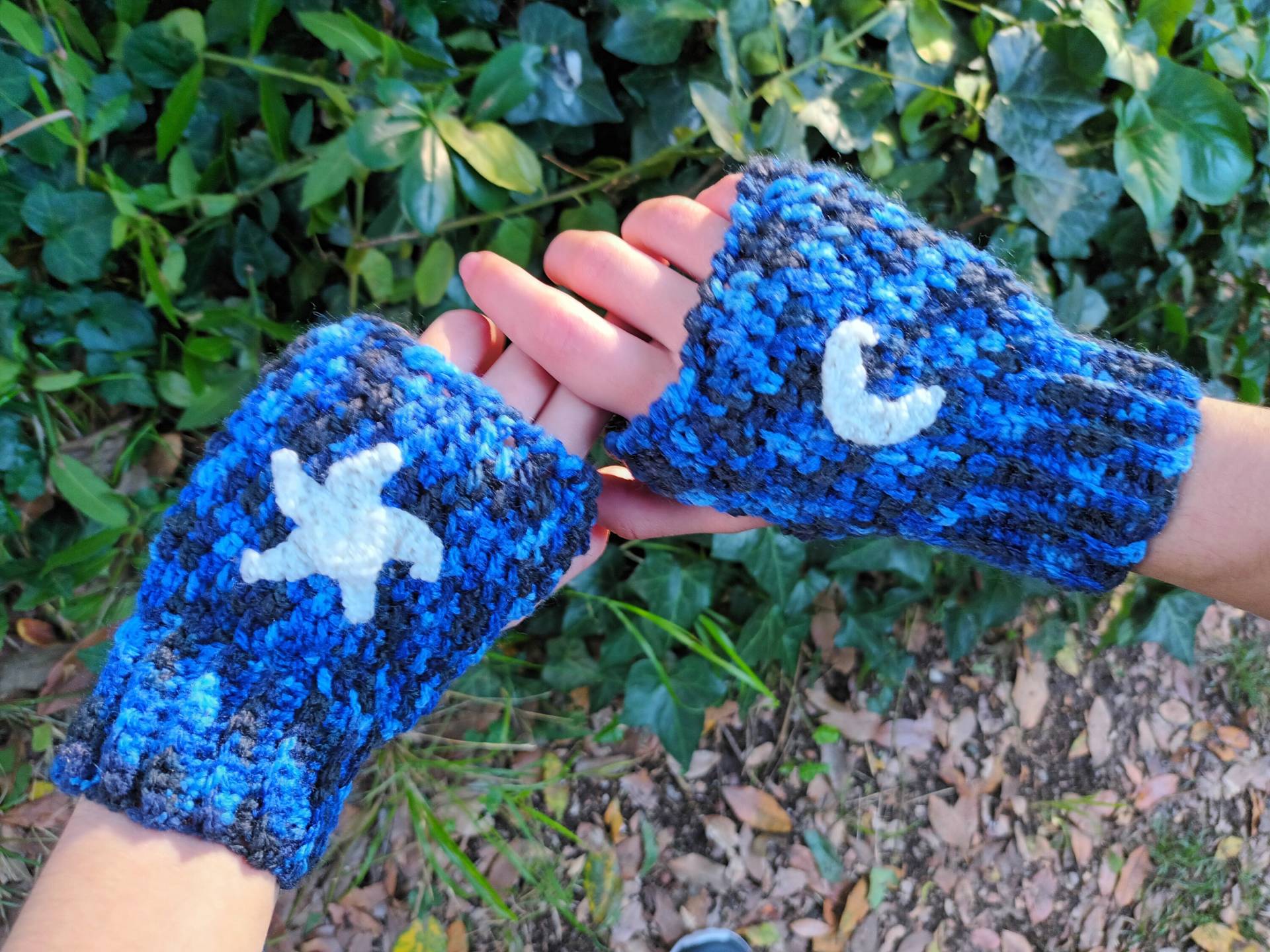 Gehäkelte Armstulpen, Halbhandschuhe, Stern Und Mond Gehäkelte Winter Armstulpen Gehäkelte Armstulpen, Halbhandschuhe, Stern Und Mond Gehäkelte Winter Armstulpen von miragefashion
