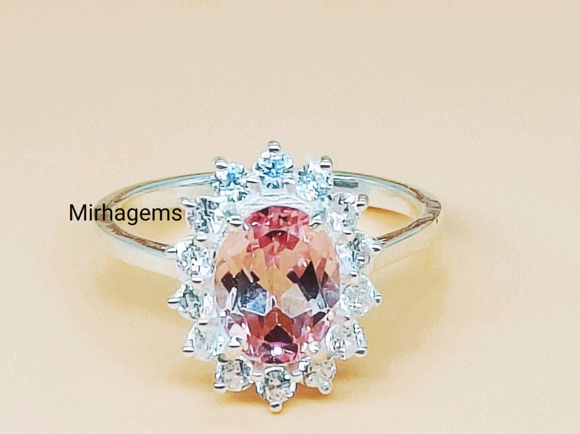 Morganit Halo Verlobungsring, Prinzessin Eugenie Vintage Design, Padparadscha Saphir Farbe, Edelsteinring, Ovalschliff Ring Morganit Halo Verlobungsring, Prinzessin Eugenie Vintage Design, Padparadscha Saphir Farbe, Edelsteinring, Ovalschliff Ring von mirhagems