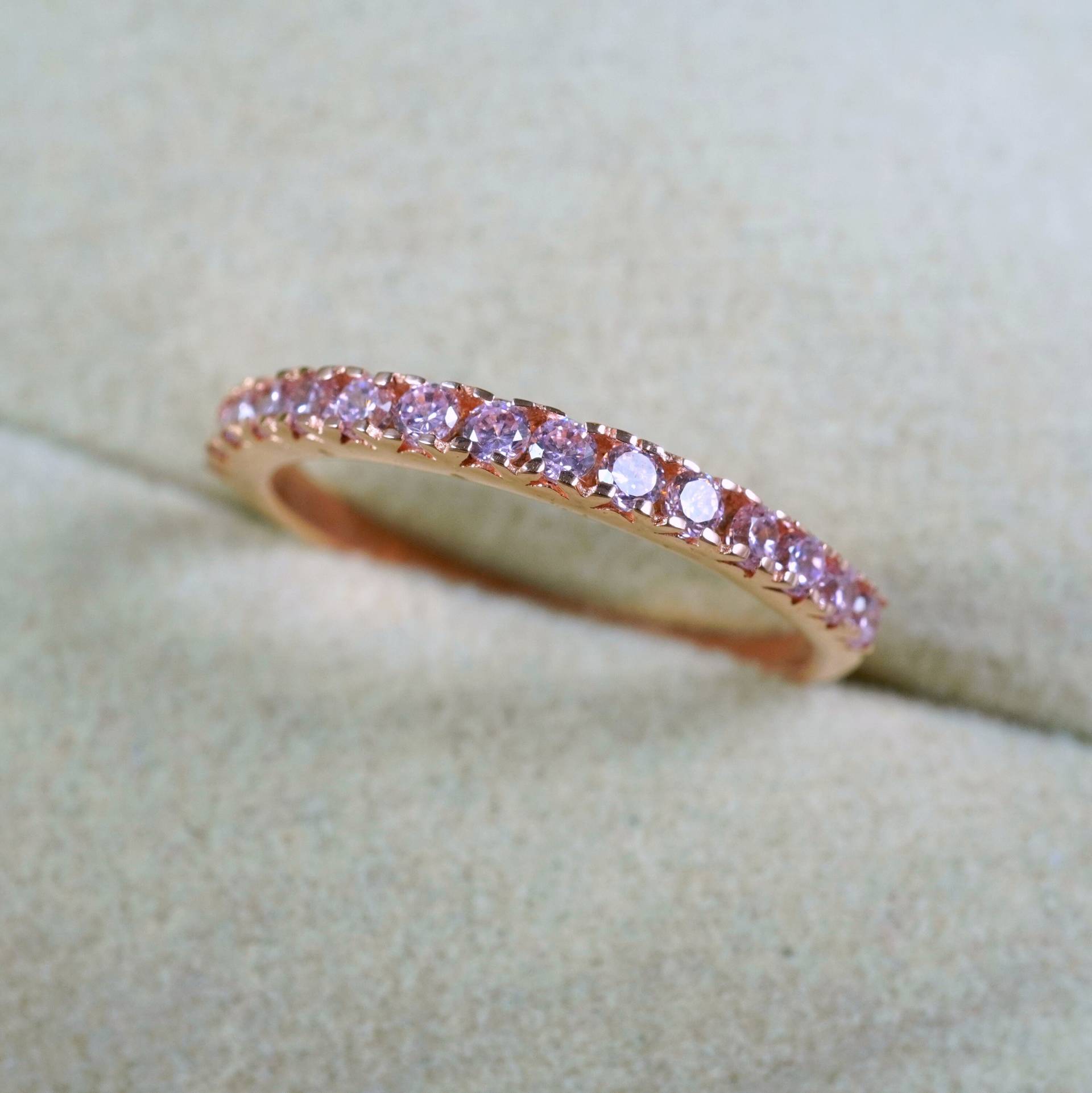 Rosa Saphir Ring Natürliche Pflastern Hälfte Eternity Bandring Jubiläumsgeschenk Rosa Ehering Stapelbar Verlobungsring Für Sie von mirhagems