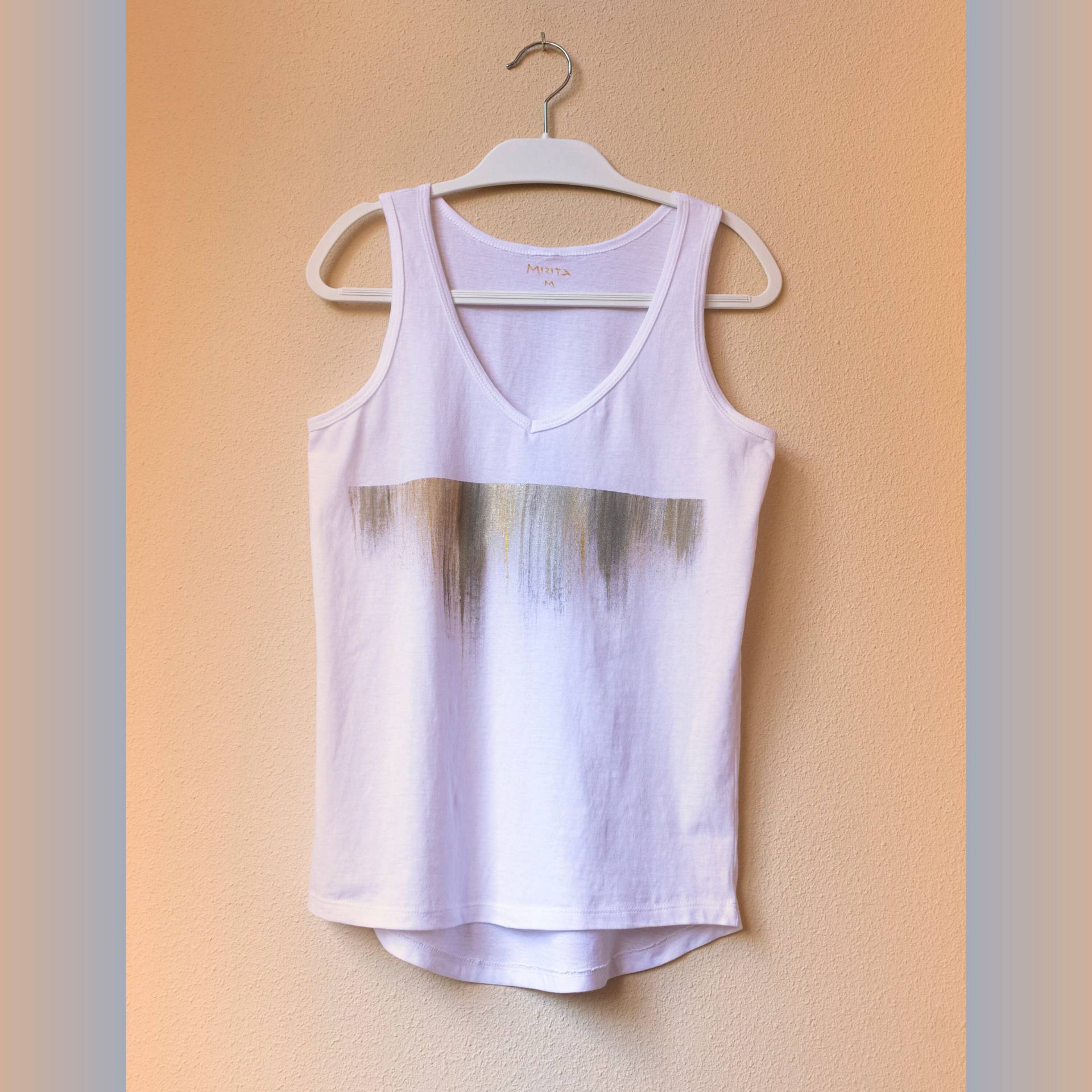 Einzigartiges Weißes Tank-Top Von Hand Bemalt in Silber - Und Goldtönen Einzigartiges Weißes Tank-Top Von Hand Bemalt in Silber - Und Goldtönen von miritaTshirts