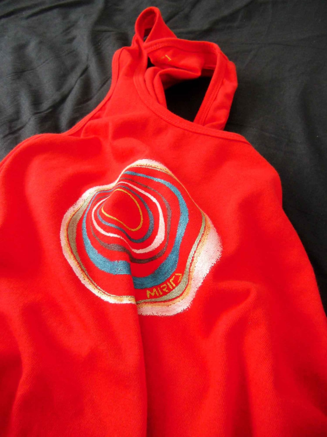 Racer Back-stil Rotes T-Shirt Von Hand Gemalt, Unisex Racer Back-stil Rotes T-Shirt Von Hand Gemalt, Unisex von miritaTshirts
