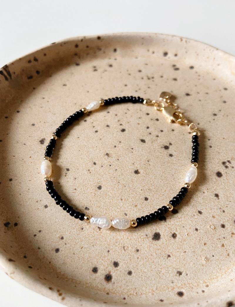 Armband Laura - Perlen Vergoldet Schwarz von mirostudiode