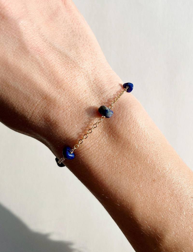 Armband Liz - Lapis Lazuli Splitter An Vergoldeter Kette von mirostudiode
