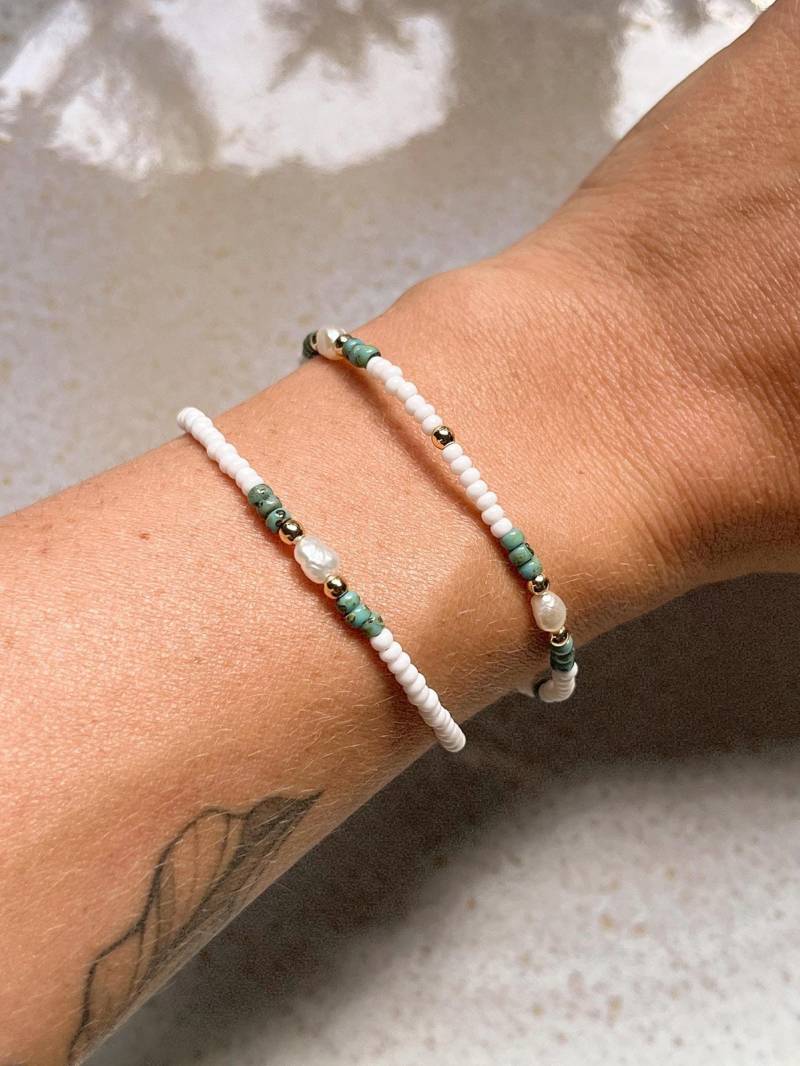 Armband Sadie - Rocailles Mit Süßwasserperlen, Perlen Vergoldet von mirostudiode