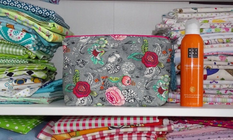 Kulturtasche Grau Blumen, Größe L Kulturtasche Grau Blumen, Größe L von misellino