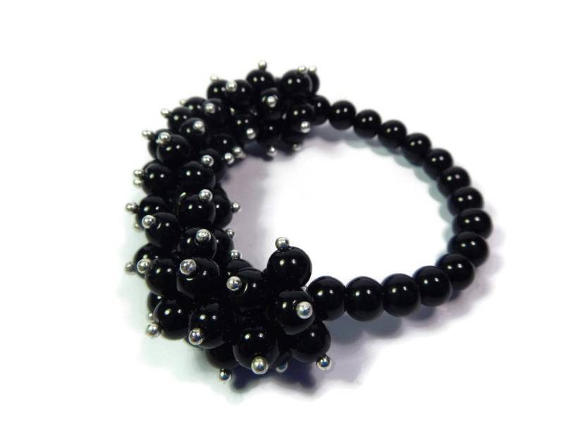 Nachtanemone - Schwarz-Silber Armband Hand Looped-Perlen Cluster Stretch Jet Glas Nachtanemone - Schwarz-Silber Armband Hand Looped-Perlen Cluster Stretch Jet Glas von mishimon