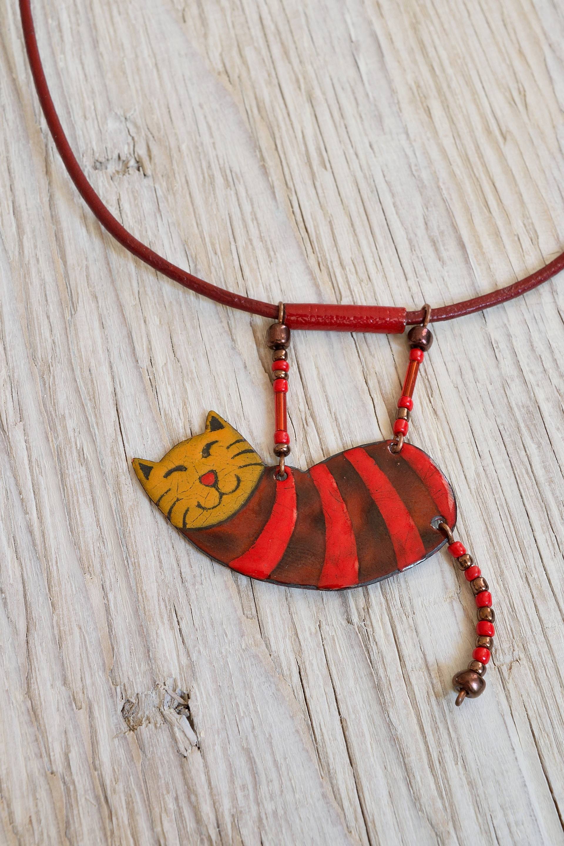 Emaille Anhänger, Enamel Halskette, Katze Shaped, Boho Katzen Gestreifte Tabby Katze, Rot Und Claret, Schmuck Emaille Anhänger, Enamel Halskette, Katze Shaped, Boho Katzen Gestreifte Tabby Katze, Rot Und Claret, Schmuck von miskka