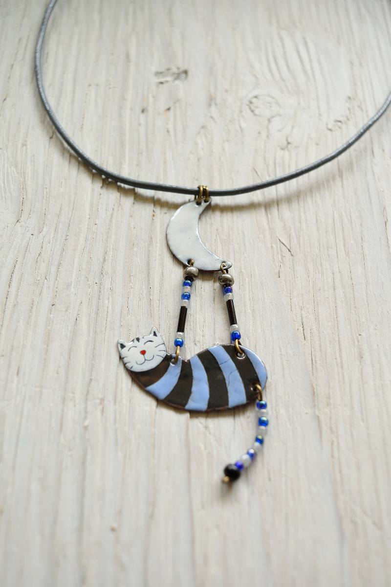 Emaille Halskette, Katze Katzen Schmuck, Schwarze Katze, Und Mond, Mond Schmuck, Gestreifter Tabby Blaue von miskka