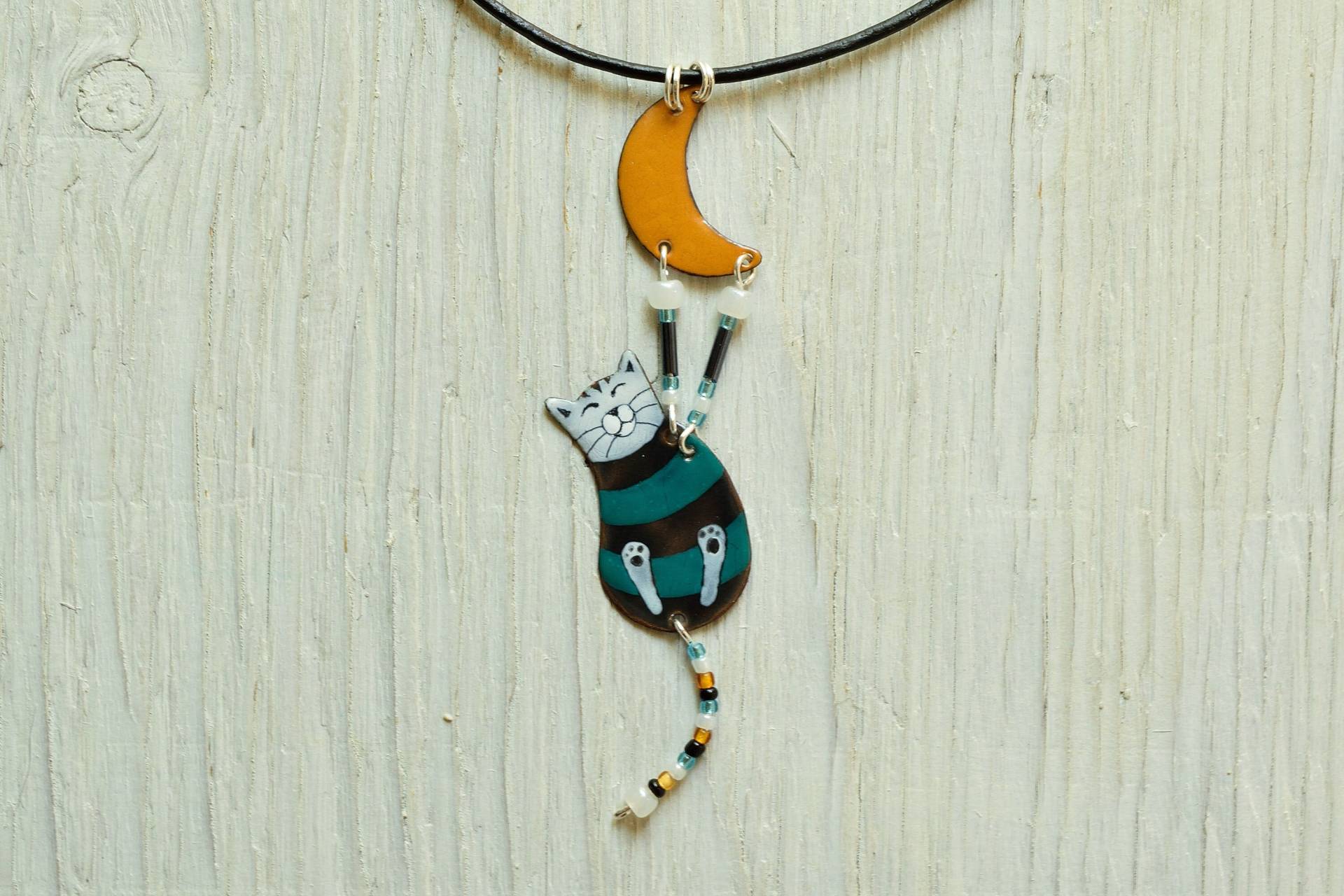 Emaille Halskette, Katze Katzenschmuck, Schwarze Katze, Orange Mond, Mond Schmuck, Gestreifte Tabby Grün Orange Emaille Halskette, Katze Katzenschmuck, Schwarze Katze, Orange Mond, Mond Schmuck, Gestreifte Tabby Grün Orange von miskka