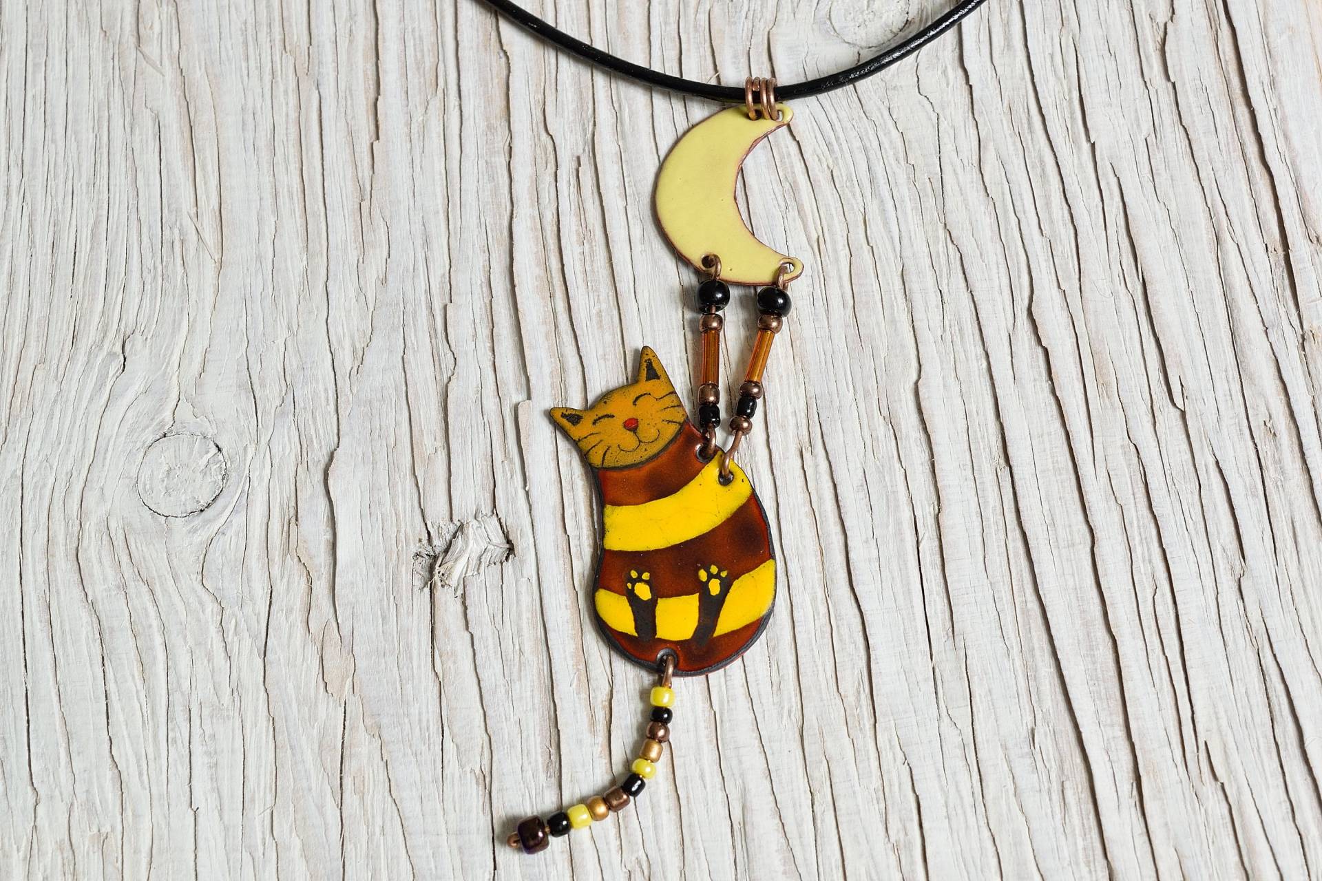 Emaille Halskette, Katzen Halskette, Katzenschmuck, Katze Und Mond, Mond Schmuck, Gestreifter Tabby Katze, Braune Emaille Halskette, Katzen Halskette, Katzenschmuck, Katze Und Mond, Mond Schmuck, Gestreifter Tabby Katze, Braune von miskka