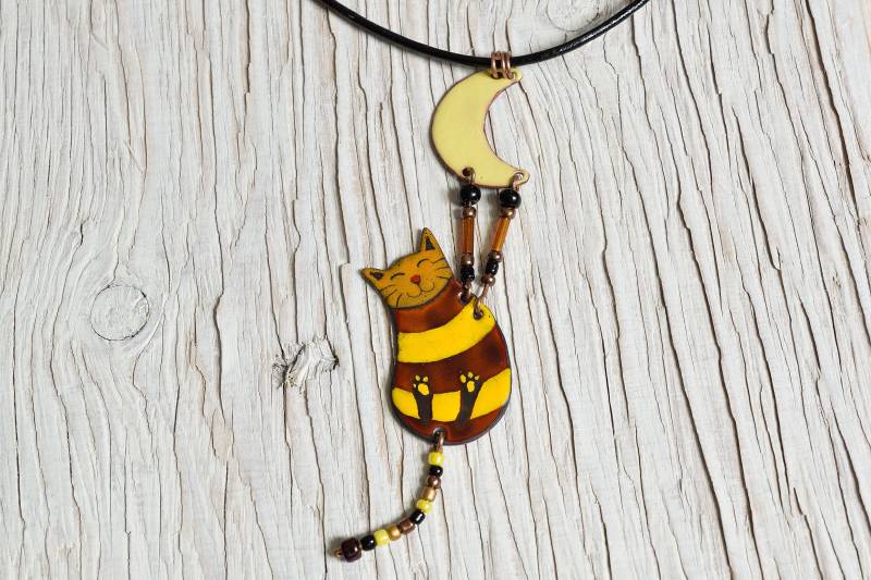 Emaille Halskette, Katzen Halskette, Katzenschmuck, Katze Und Mond, Mond Schmuck, Gestreifter Tabby Katze, Braune von miskka