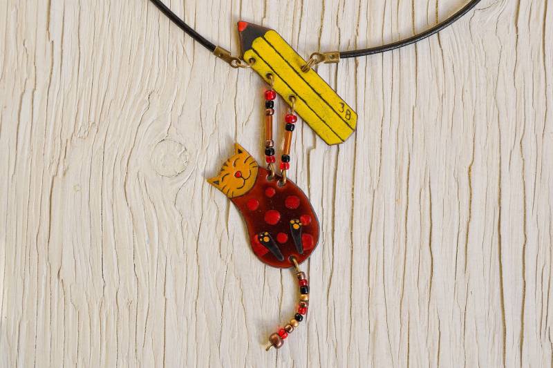 Emaille Halskette, Katzen Zeichnung, Schmuck, Anhänger, Boho Bleistift, Kitty Katzenschmuck Emaille Halskette, Katzen Zeichnung, Schmuck, Anhänger, Boho Bleistift, Kitty Katzenschmuck von miskka