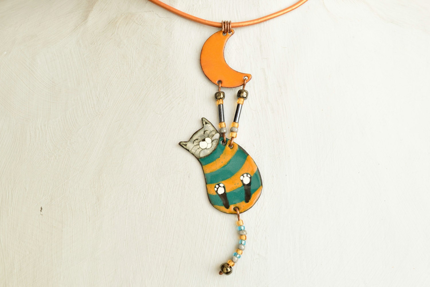 Emaille Halskette, Schmuck, Katzen Anhänger, Katze Und Mond, Gestreifte Katze, Haustier Katzenförmiger Boho Emaille Halskette, Schmuck, Katzen Anhänger, Katze Und Mond, Gestreifte Katze, Haustier Katzenförmiger Boho von miskka