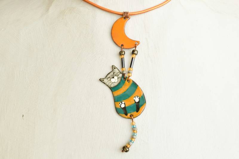 Emaille Halskette, Schmuck, Katzen Anhänger, Katze Und Mond, Gestreifte Katze, Haustier Katzenförmiger Boho Emaille Halskette, Schmuck, Katzen Anhänger, Katze Und Mond, Gestreifte Katze, Haustier Katzenförmiger Boho von miskka