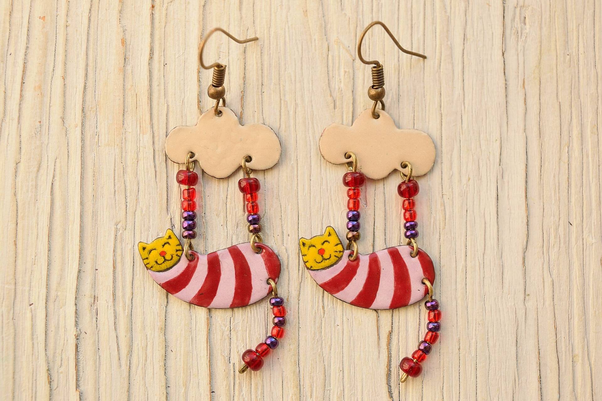 Emaille Ohrringe, Katzen Schmuck, Gestreifte Springende Katze, Wolken Aerialist Emaille Ohrringe, Katzen Schmuck, Gestreifte Springende Katze, Wolken Aerialist von miskka