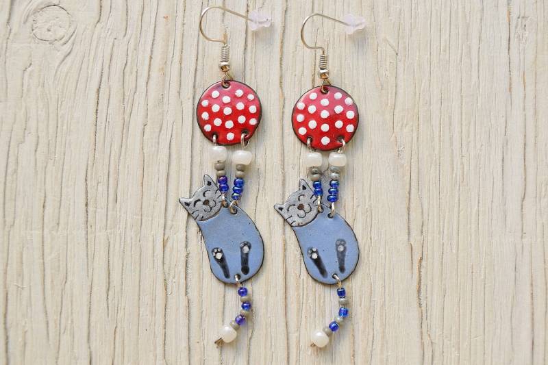 Emaille Ohrringe, Katzen Schmuck, Polka Dot Ball, Blaue Katze, Graue Kätzchen, Blauer Schmuck Emaille Ohrringe, Katzen Schmuck, Polka Dot Ball, Blaue Katze, Graue Kätzchen, Blauer Schmuck von miskka