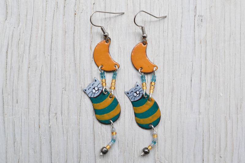 Emaille Ohrringe, Katzenohrringe, Schmuck, Gestreift, Katzenschmuck, Katzenförmige Türkis, Orange Mond, Mond von miskka