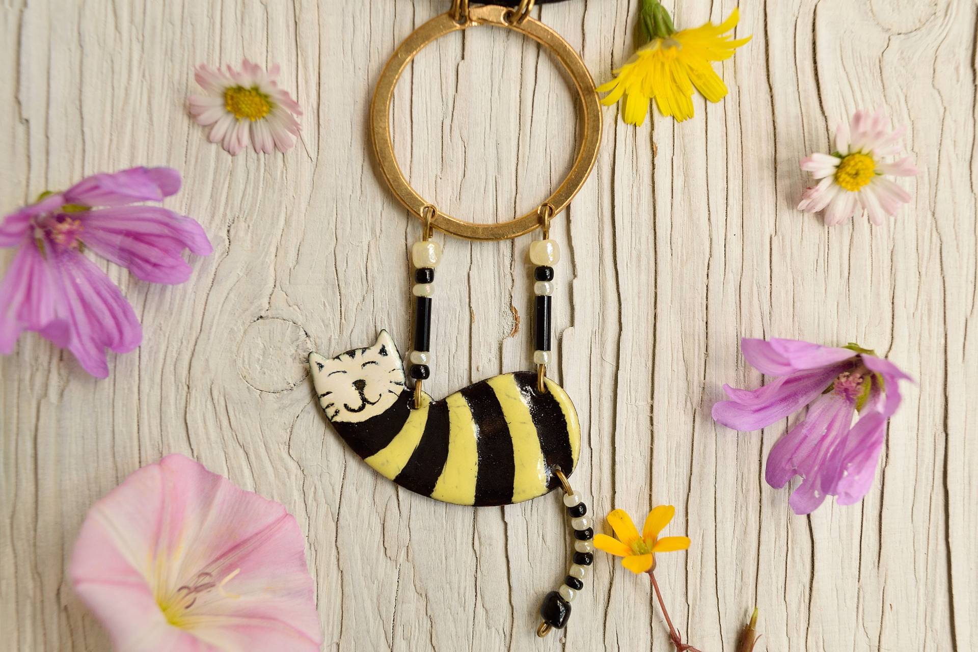 Gestreifte Katze, Emaille Halskette, Ring Zirkus, Luftmann, Gelb Schwarz, Schwarze Messing Schmuck, Für Katzenfans Gestreifte Katze, Emaille Halskette, Ring Zirkus, Luftmann, Gelb Schwarz, Schwarze Messing Schmuck, Für Katzenfans von miskka