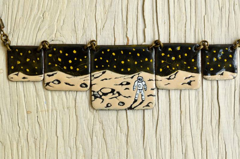 Landung Auf Dem Mond, Mondschmuck, Emaille Halskette, Statement Boho Mond Emaille, Astronaut, Stern von miskka