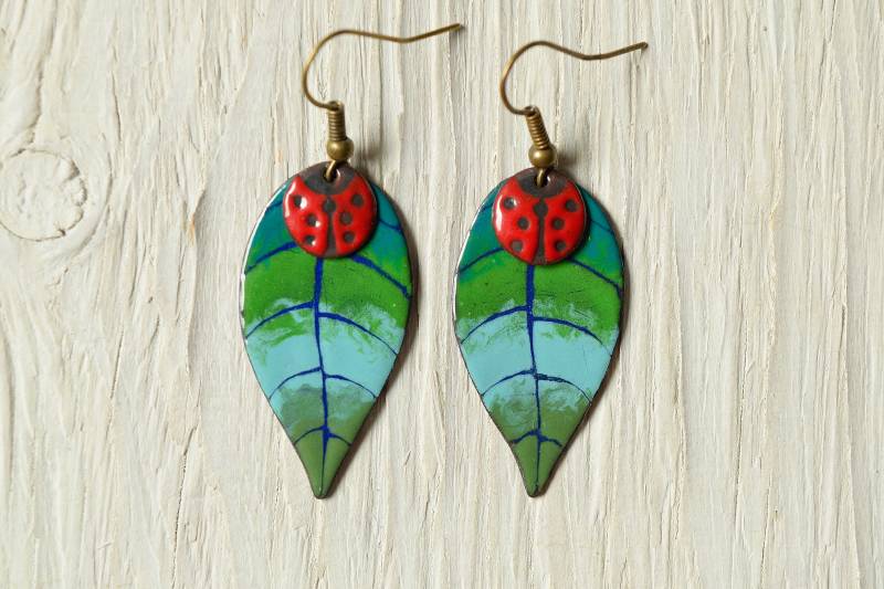 Marienkäfer Ohrringe, Emaille Blatt Natur, Wald Schmuck, Marienkäfer, Wiesen Baum Marienkäfer Ohrringe, Emaille Blatt Natur, Wald Schmuck, Marienkäfer, Wiesen Baum von miskka