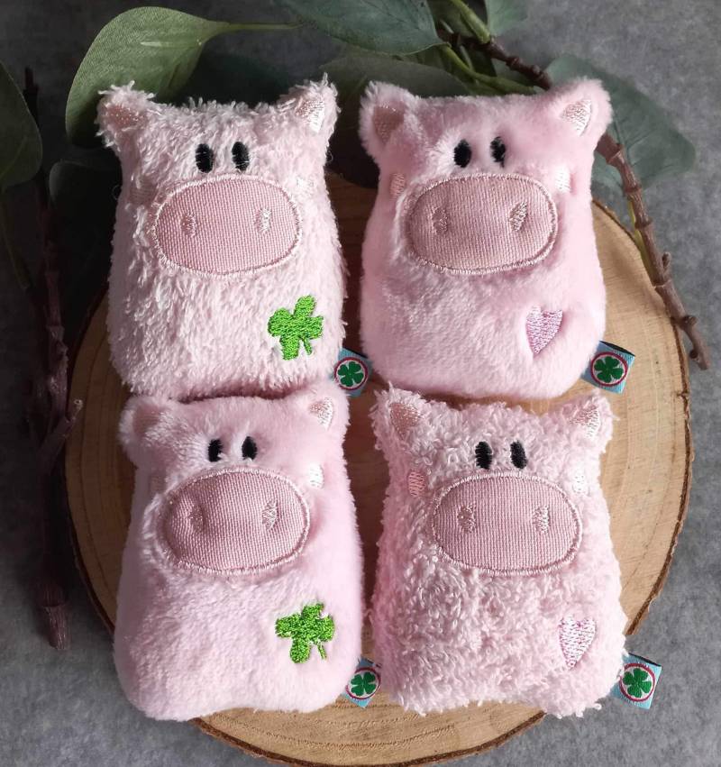 Glücksschwein Plüschtier - Kleines Schwein Glücksbringer Geschenk Handgemacht von misssewingsnail