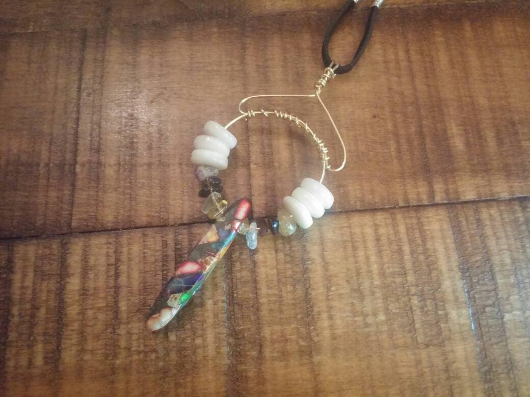 Imperiale Jaspis, Turmalin Und Mutter Von Pearl Gold Ringanhänger von mistyrainbowdesign