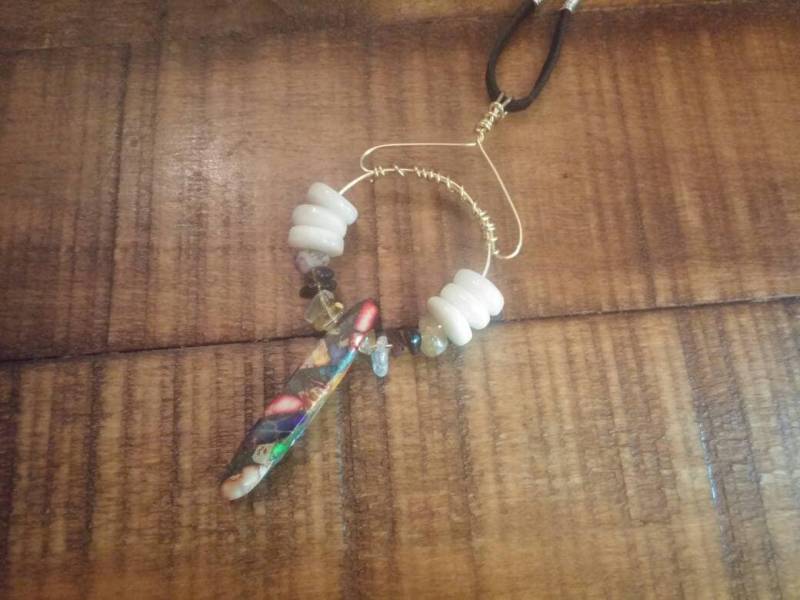 Imperiale Jaspis, Turmalin Und Mutter Von Pearl Gold Ringanhänger von mistyrainbowdesign