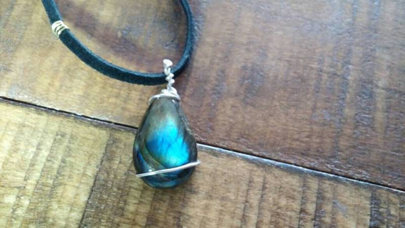 Labradorit Und Silber Anhänger Mit lblack Eather Schnur Halskette von mistyrainbowdesign