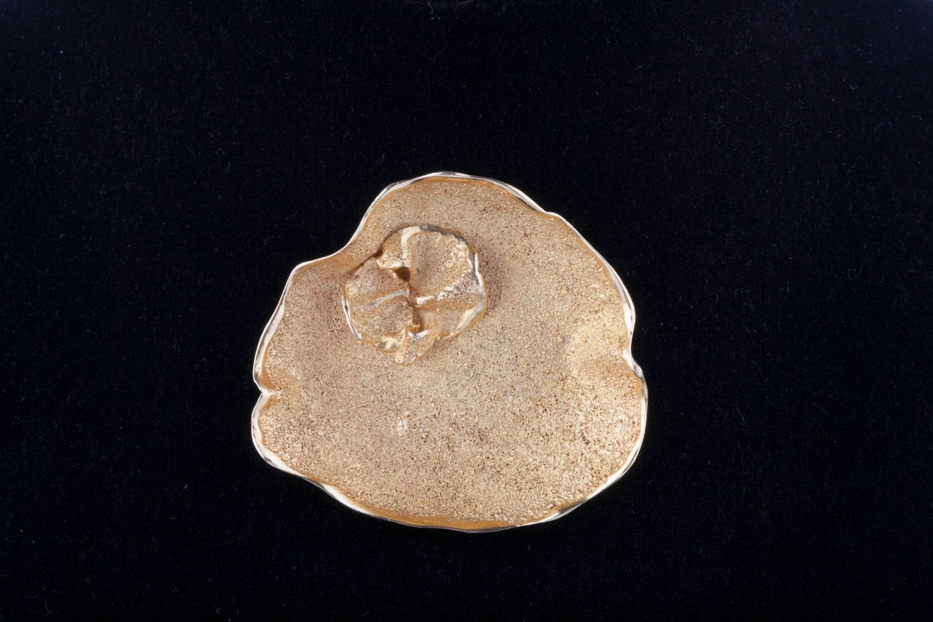 Eine 18K Gold Asprey & Company Lilly Pad Brosche von mitaineshop