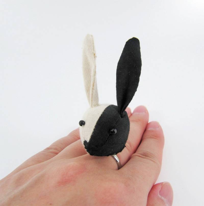 Made-To-Order | 1 - 2 Wochen Bunny Einstellbare Ring-Schwarz & Ungebleichte Farbe Hälfte Made-To-Order | 1 - 2 Wochen Bunny Einstellbare Ring-Schwarz & Ungebleichte Farbe Hälfte von miwary