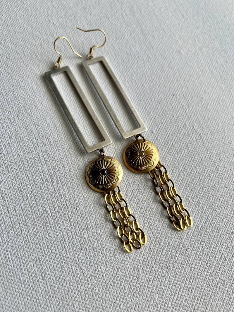 Gemischte Metall Rechteck Und Concho Quasten Ohrringe Gemischte Metall Rechteck Und Concho Quasten Ohrringe von mjmossdesigns