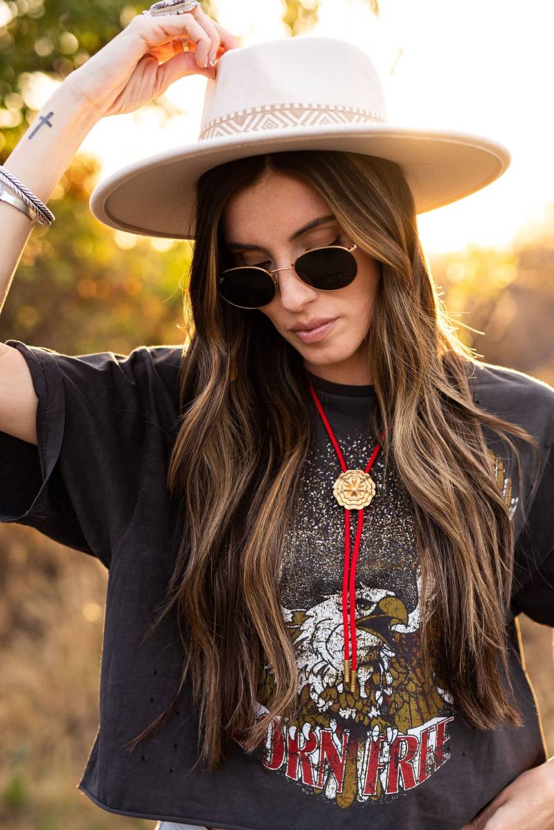 Vintage Messing Blumen Bolo Auf Kirschroter Nylonschnur Vintage Messing Blumen Bolo Auf Kirschroter Nylonschnur von mjmossdesigns