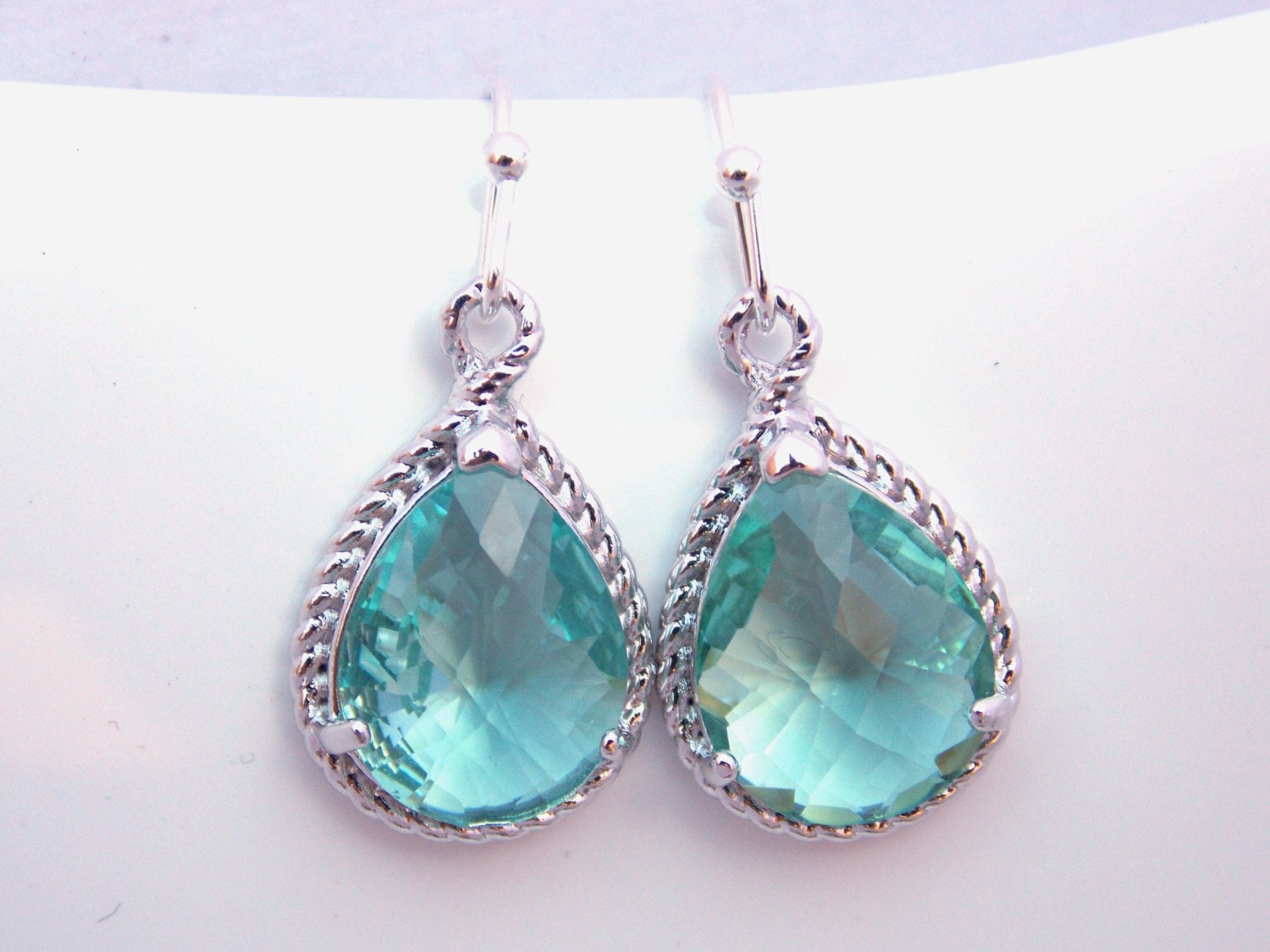 Aqua Ohrringe, Weich Grün, Glasohrringe, Silber Erinite, Blau, Hochzeitsschmuck, Brautjungfer Geschenke Aqua Ohrringe, Weich Grün, Glasohrringe, Silber Erinite, Blau, Hochzeitsschmuck, Brautjungfer Geschenke von mlejewelry