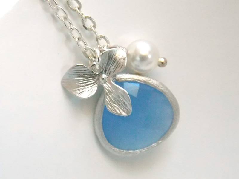 Blaue Halskette, Glas Staubige Blau, Silber, Perlenkette, Silber Orchidee Blume, Brautjungfer Geschenk, Mama Blaue Halskette, Glas Staubige Blau, Silber, Perlenkette, Silber Orchidee Blume, Brautjungfer Geschenk, Mama von mlejewelry