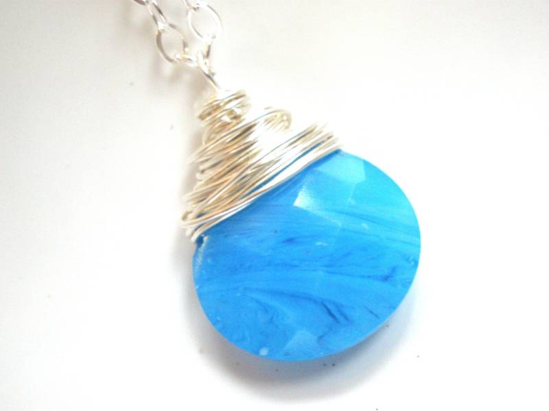 Blaue Halskette, Sterling Silber Anhänger Türkis, Hellblau Blau, Glas Blaue Halskette Aqua Blau Briolette, Draht Gewickelt Blaue Halskette, Sterling Silber Anhänger Türkis, Hellblau Blau, Glas Blaue Halskette Aqua Blau Briolette, Draht Gewickelt von mlejewelry