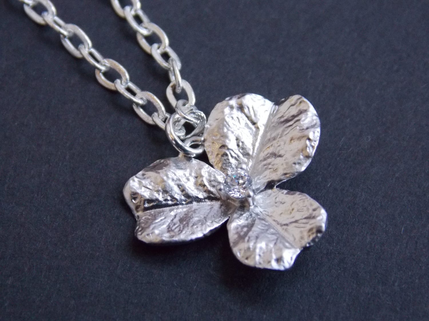 Blume Halskette, Silber Blumenanhänger, Zirkonia, Orchidee Brautjungfer Geschenk Blume Halskette, Silber Blumenanhänger, Zirkonia, Orchidee Brautjungfer Geschenk von mlejewelry