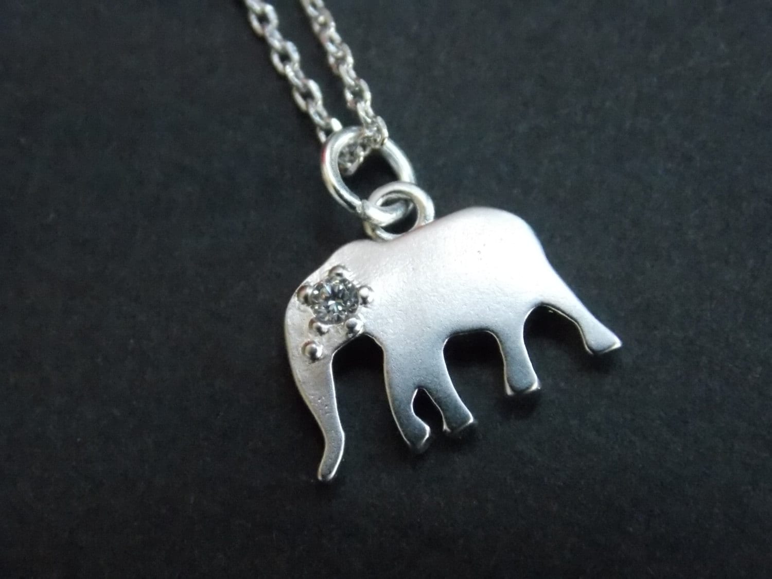 Elefant Halskette, Silber Anhänger, Silber, Zirkonia, Freund Geschenk, Süßes Tier Schmuck Elefant Halskette, Silber Anhänger, Silber, Zirkonia, Freund Geschenk, Süßes Tier Schmuck von mlejewelry