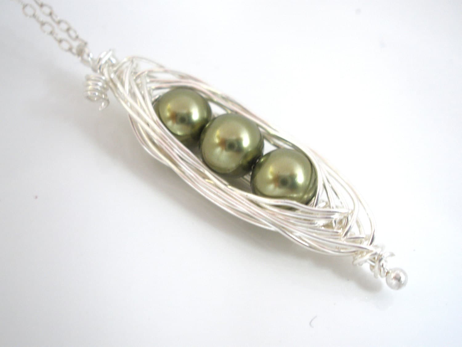 Erbsenschote Halskette, Sterling Silber, Silber Erbsenschote, Erbsen in Einer Schote, Mutter Geschenk, Erbse, Grüne Perle, Wire Wrapped Erbsenschote Halskette, Sterling Silber, Silber Erbsenschote, Erbsen in Einer Schote, Mutter Geschenk, Erbse, Grüne Perle, Wire Wrapped von mlejewelry