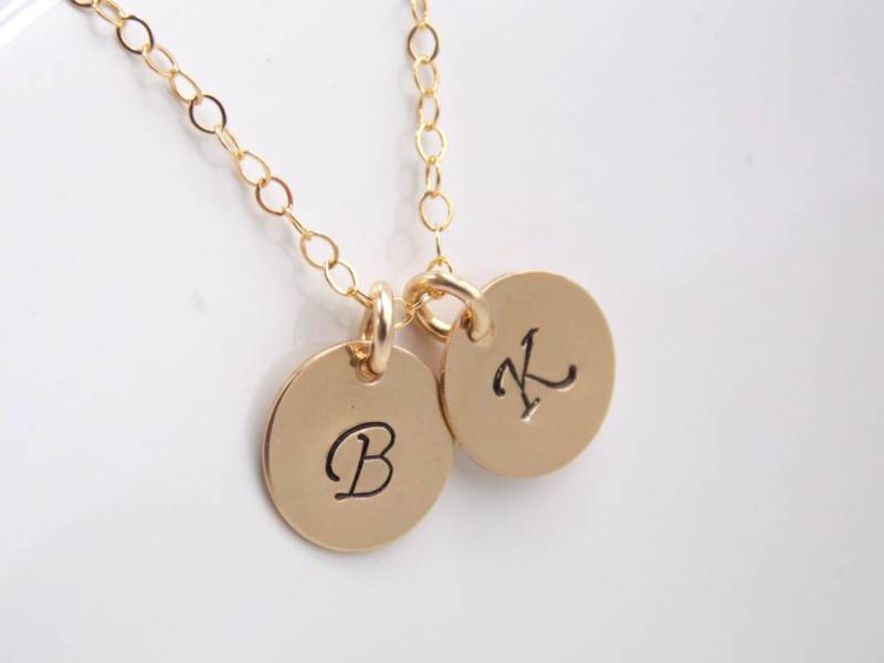 Erste Halskette, Personalisierte Ersten Schmuck, Gold Gefüllt Monogramm Charme, Täglich Brautjungfer Oma, Mama Geschenk Erste Halskette, Personalisierte Ersten Schmuck, Gold Gefüllt Monogramm Charme, Täglich Brautjungfer Oma, Mama Geschenk von mlejewelry