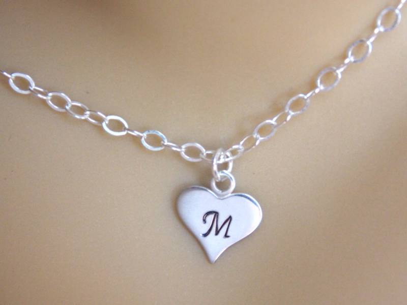 Erste Herz Halskette, Personalisierte Sterling Silber, Baby-Dusche, Herz-Anhänger, Erste Von Hand Gestempelt, Mama Geschenk Erste Herz Halskette, Personalisierte Sterling Silber, Baby-Dusche, Herz-Anhänger, Erste Von Hand Gestempelt, Mama Geschenk von mlejewelry