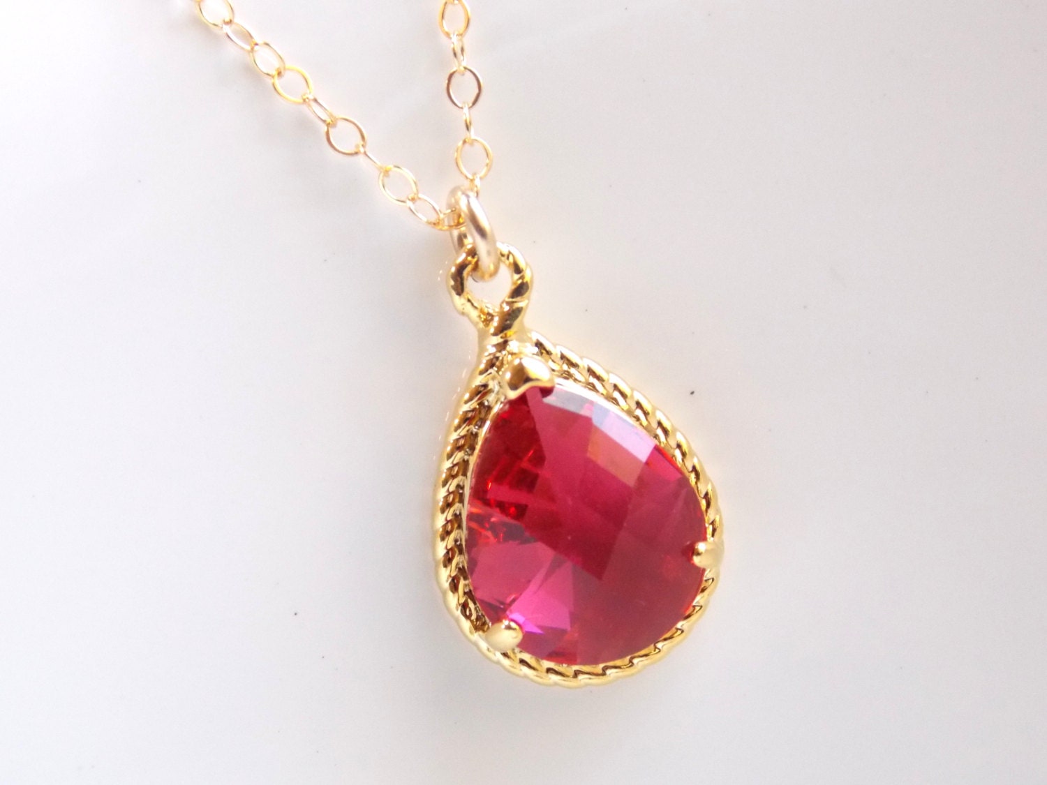 Fuchsia Halskette, Fuschia Glas, Gold Gefüllt Hochzeit, Brautjungfer Braut Halskette Schmuck, Geschenke Fuchsia Halskette, Fuschia Glas, Gold Gefüllt Hochzeit, Brautjungfer Braut Halskette Schmuck, Geschenke von mlejewelry