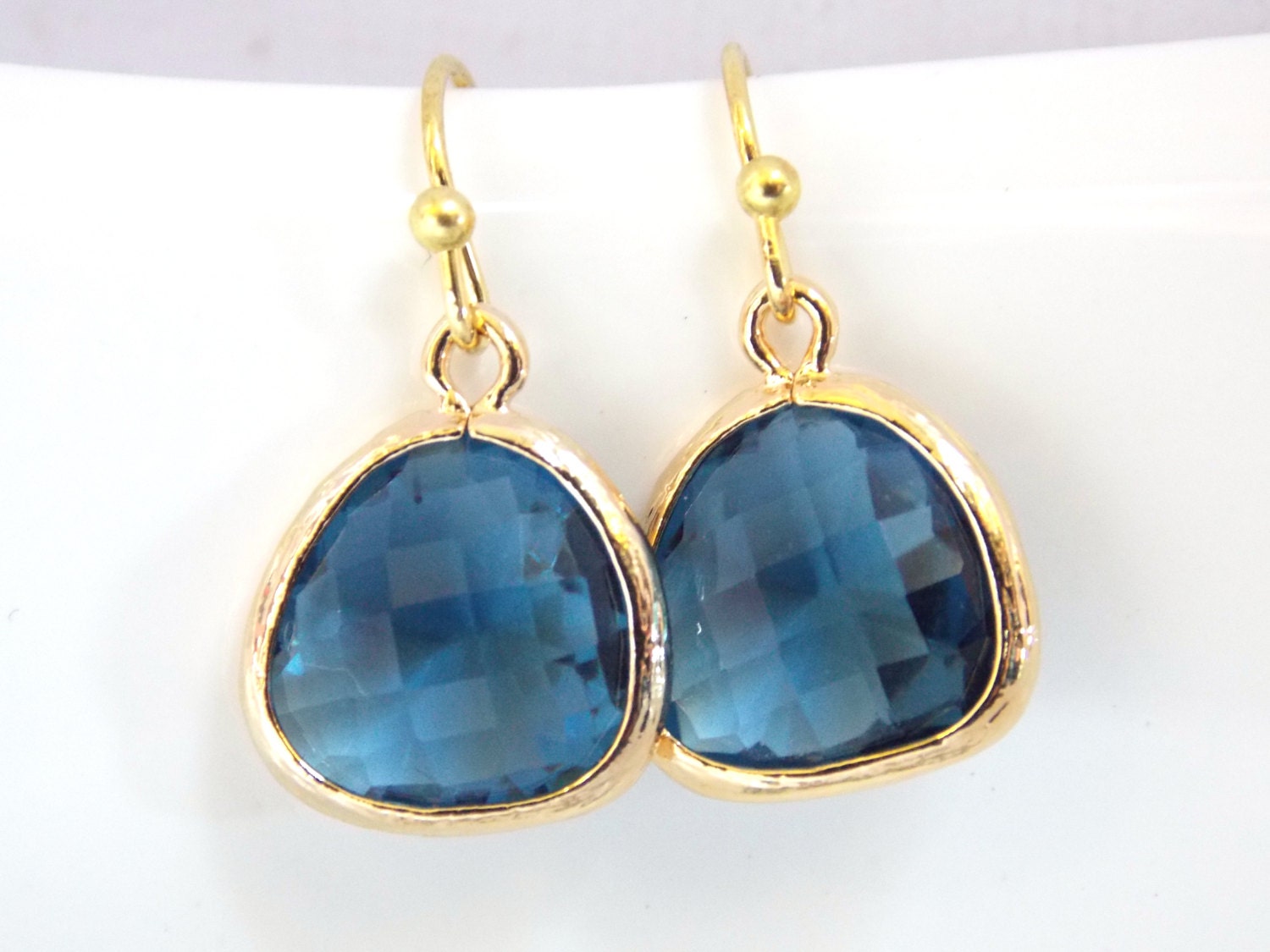 Gold Blau Ohrringe, Glas, Navy Dunkelblau, Montana Blau, Brautjungfer Braut Ohrringe Schmuck, Geschenk Gold Blau Ohrringe, Glas, Navy Dunkelblau, Montana Blau, Brautjungfer Braut Ohrringe Schmuck, Geschenk von mlejewelry