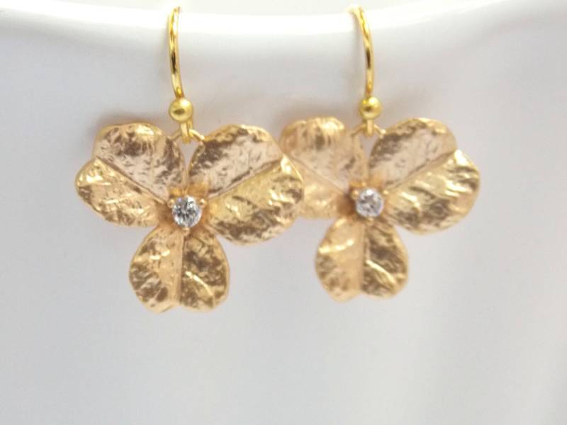 Gold Ohrringe, Dreifache Blütenblatt, Matte Oberfläche, Orchidee, Zirkonia, Brautjungfer Brautjungferngeschenke Gold Ohrringe, Dreifache Blütenblatt, Matte Oberfläche, Orchidee, Zirkonia, Brautjungfer Brautjungferngeschenke von mlejewelry