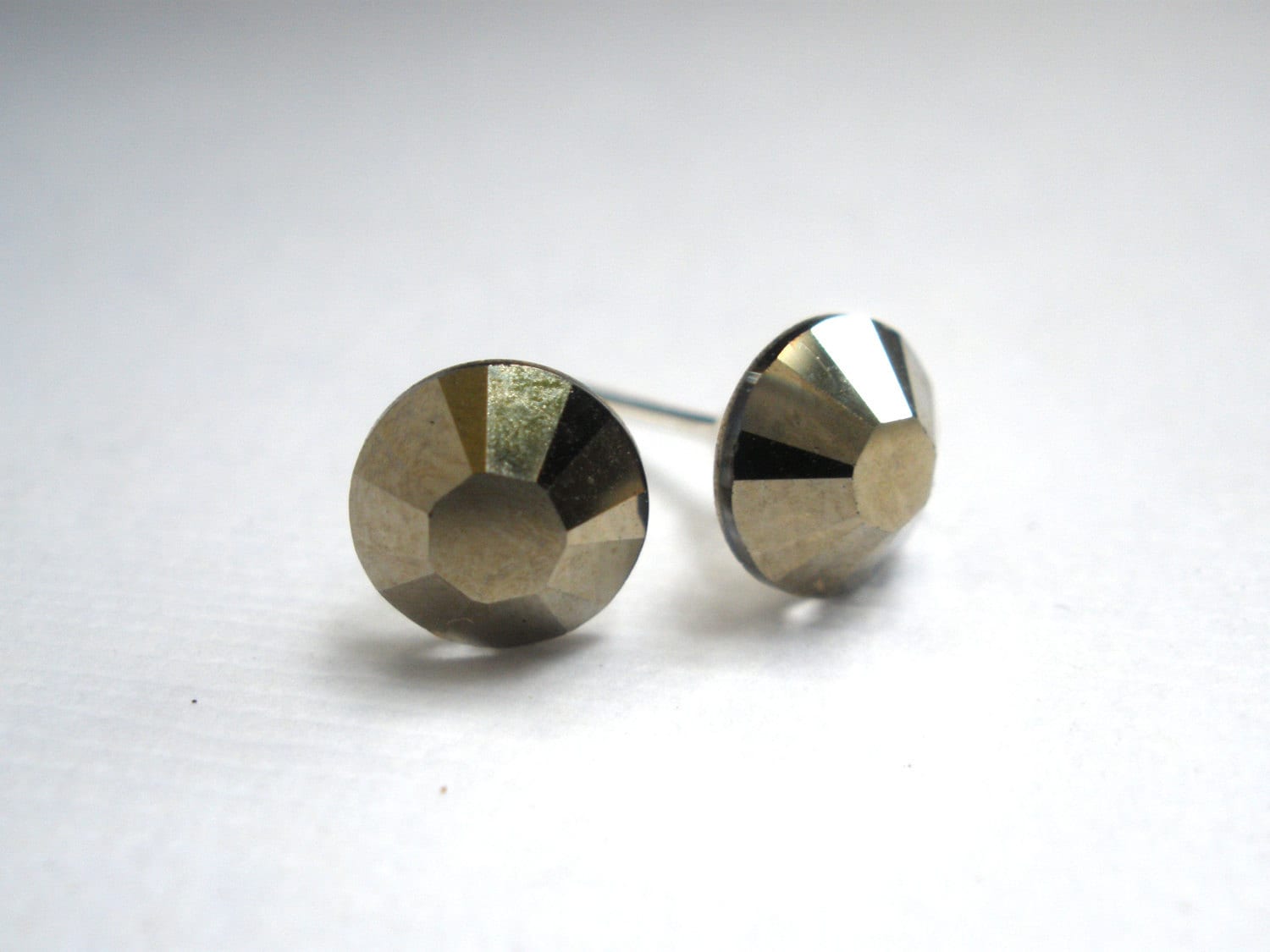 Gold Ohrstecker, Kristall Ohrringe, Metallic Light Swarovski Kristall, Bronze Brautjungfern Geschenke, Post, Ohrringe Gold Ohrstecker, Kristall Ohrringe, Metallic Light Swarovski Kristall, Bronze Brautjungfern Geschenke, Post, Ohrringe von mlejewelry