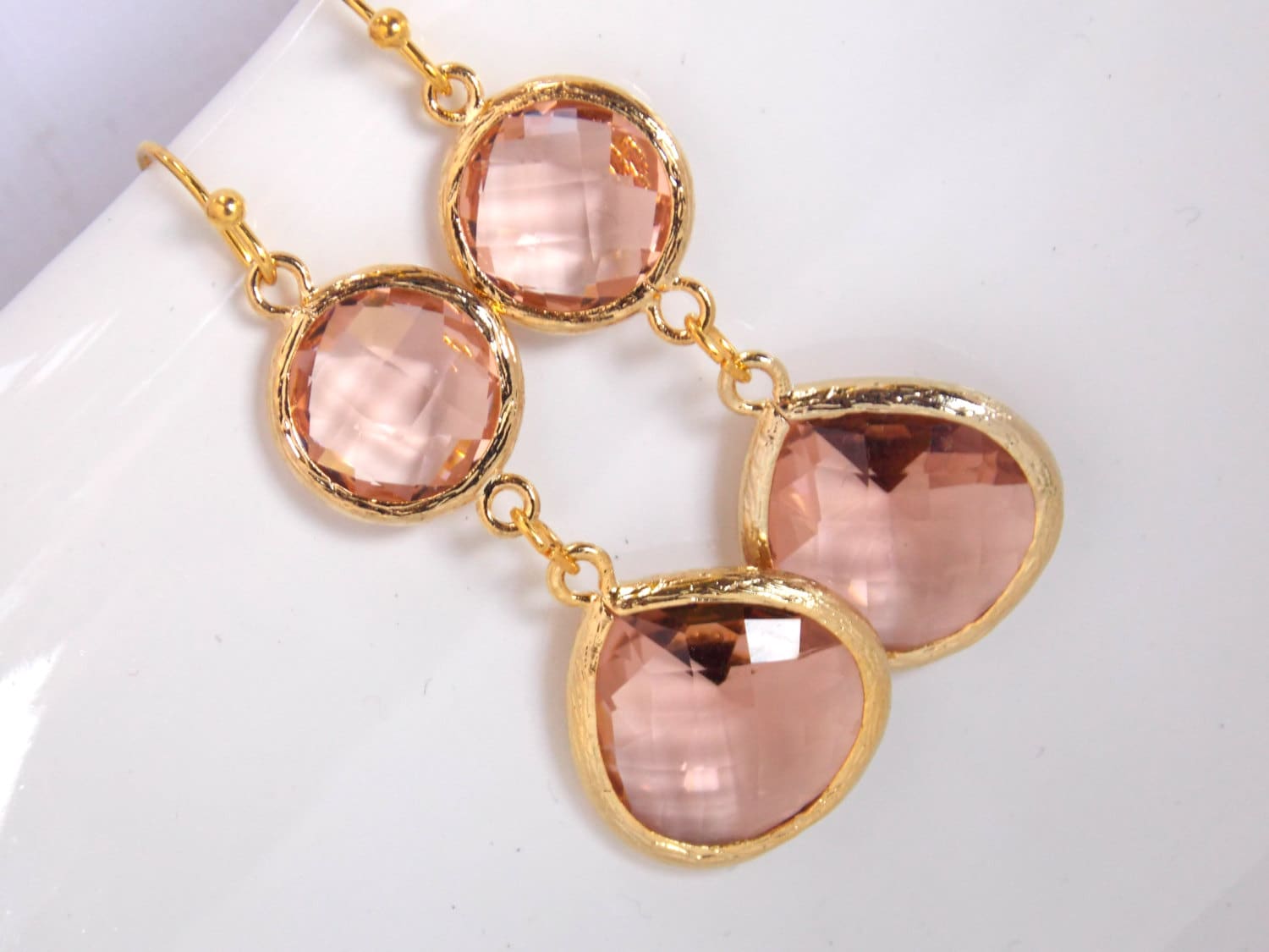 Gold Pfirsich Ohrringe, Champagner Koralle, Brautjungfer Schmuck, Hochzeitsschmuck, Brautschmuck, Geschenke Gold Pfirsich Ohrringe, Champagner Koralle, Brautjungfer Schmuck, Hochzeitsschmuck, Brautschmuck, Geschenke von mlejewelry