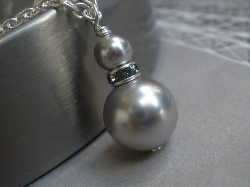 Graue Perlenkette, Halskette, Swarovski Perlen Anhänger, Kristall Strass, Silber, Grauer Brautjungfern Geschenke, Halskette Graue Perlenkette, Halskette, Swarovski Perlen Anhänger, Kristall Strass, Silber, Grauer Brautjungfern Geschenke, Halskette von mlejewelry