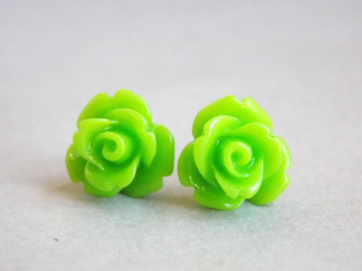 Grüne Apfel Ohrringe, Ohrstecker, Rose Blumenohrringe, Lime, Hochzeit, Brautjungfer Geschenke Grüne Apfel Ohrringe, Ohrstecker, Rose Blumenohrringe, Lime, Hochzeit, Brautjungfer Geschenke von mlejewelry