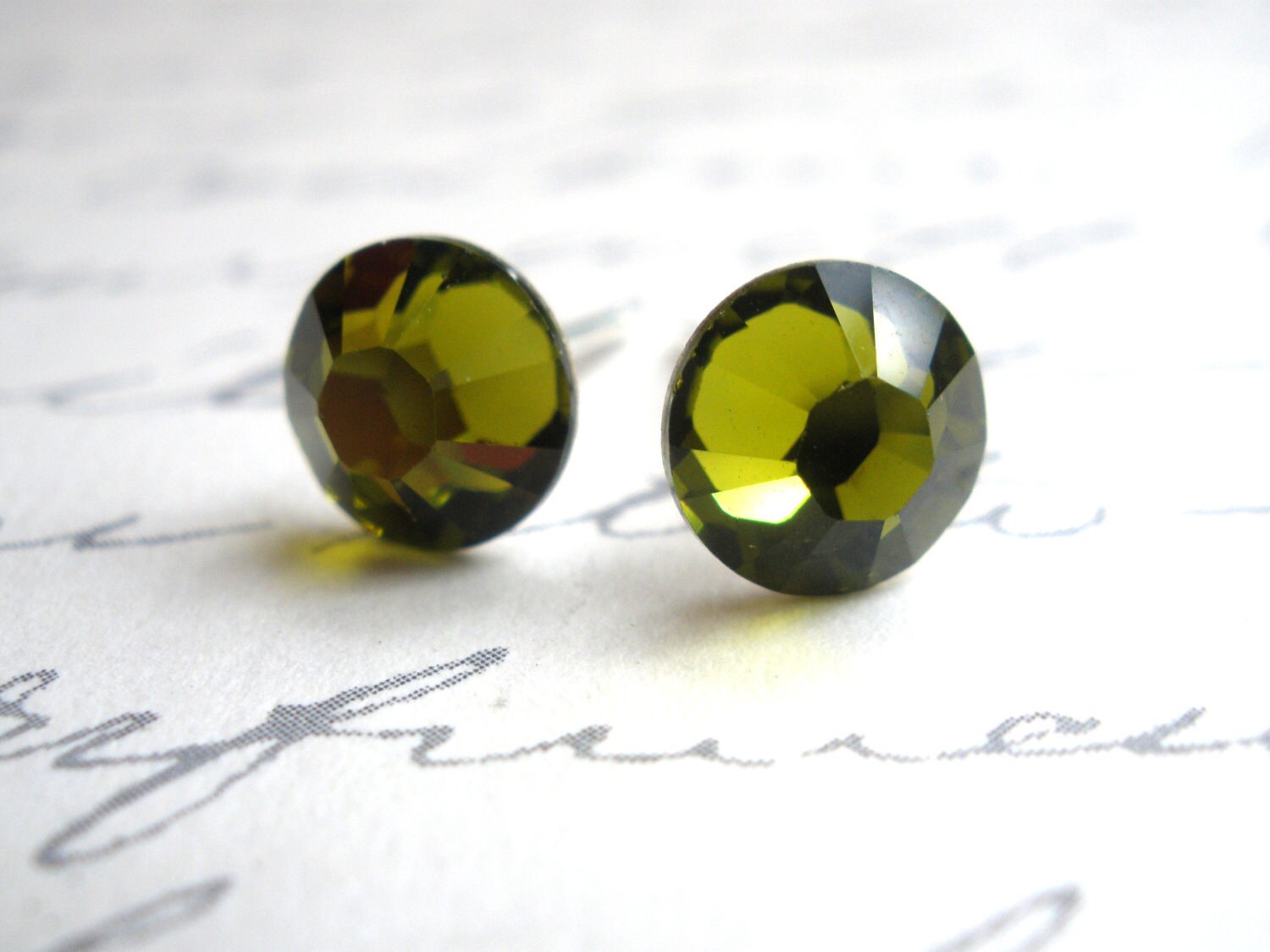 Grüne Kristall Ohrstecker, Ohrstecker Ohrringe, Grüne Olivine, Olive, Brautjungfer Hochzeitsschmuck Grüne Kristall Ohrstecker, Ohrstecker Ohrringe, Grüne Olivine, Olive, Brautjungfer Hochzeitsschmuck von mlejewelry