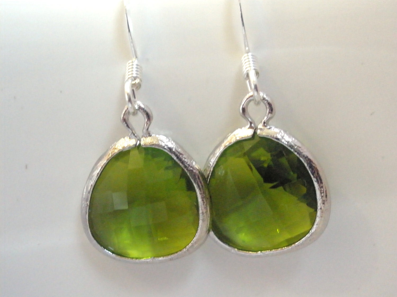 Grüne Ohrringe, Grüne Apfel Ohrringe, Silber Grün Silber, Brautjungfer Braut Ohrringe Schmuck, Geschenke Grüne Ohrringe, Grüne Apfel Ohrringe, Silber Grün Silber, Brautjungfer Braut Ohrringe Schmuck, Geschenke von mlejewelry